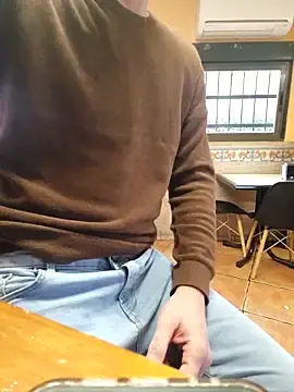 Stripchat Free Live Porn of Alex_piloto_82