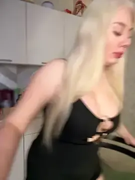 Stripchat Sex Chat of LaraHollywood