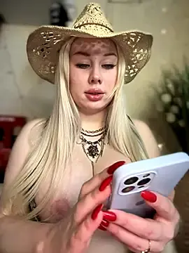 Stripchat Free Live Porn of LaraHollywood