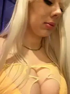 Stripchat Adult Webcam of LaraHollywood