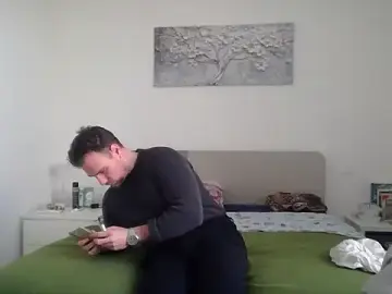 Stripchat Live Sex Cam of mrlyuis