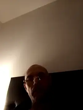 Stripchat Live Sex Cam of Guitccch