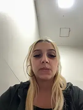 Stripchat Free Porn Cam of hotamanda01