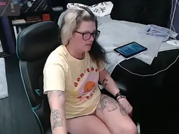 Stripchat Nude Webcam of oddywithabody