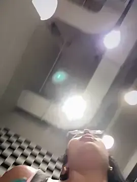 Stripchat Sex Cam of SheenaBrooke