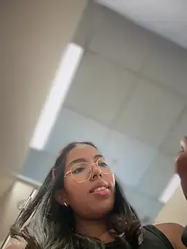 Stripchat Sex Cam of SheenaBrooke