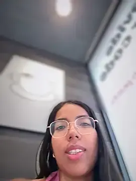 Stripchat Sex Cam of SheenaBrooke