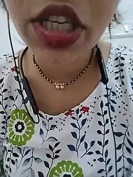 Stripchat Free Live Porn of KAJALBHABHI_