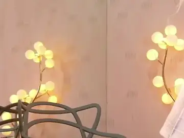 Stripchat Live Sex Cam of littleebonymommy