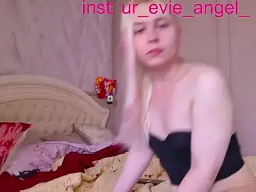 Stripchat Free Porn Cam of Evelyn_rabbit