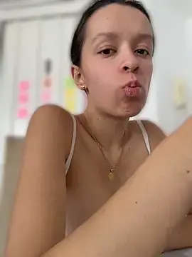 Stripchat Free Live Porn of Soy_Sara7