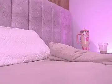 Stripchat Free Porn Cam of violeta_aroca