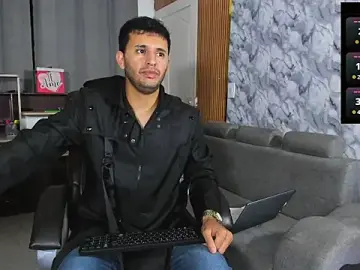 Stripchat Adult Webcam of Hideintheoffice