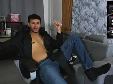 Stripchat Sex Cam of Hideintheoffice