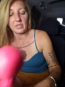 Stripchat Live Sex Cam of SheIsSomething