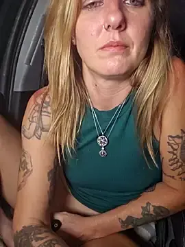 Stripchat Live Sex Cam of SheIsSomething