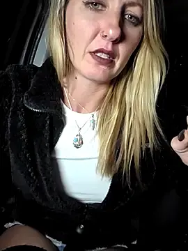 Stripchat Adult Webcam of SheIsSomething