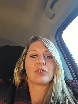 Stripchat Live Porn of SheIsSomething