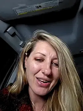 Stripchat Watch Live Sex Cams of SheIsSomething