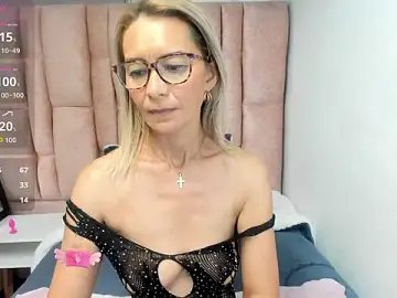 Stripchat Free Porn Cam of Issa_Milf__