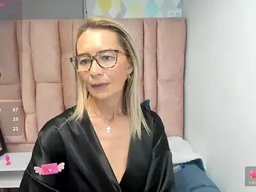 Stripchat Free Live Porn of Issa_Milf__