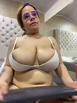 Stripchat Nude Webcam of La_Crespa_x