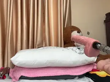 Stripchat Live Sex Cam of AudreySpanksFuck-