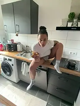 Stripchat Sex Chat of SweetPetiteNoir