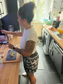 Stripchat Live Sex of SweetPetiteNoir