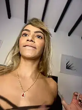 Stripchat Free Live Porn of MystiqueXXX