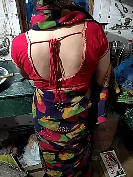 Stripchat Sex Cam of COUPLLE_VILLAGE