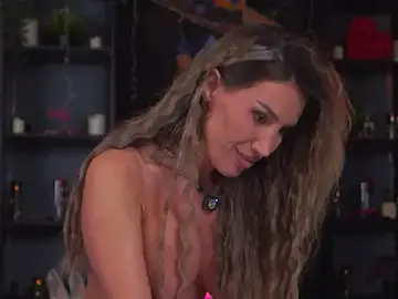 Stripchat Live Sex of Evelyn_Evyyy