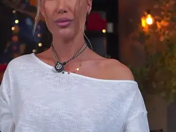 Stripchat Adult Webcam of Evelyn_Evyyy