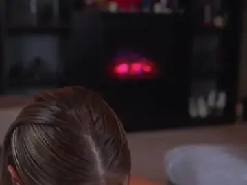 Stripchat Live Sex Cam of Evelyn_Evyyy