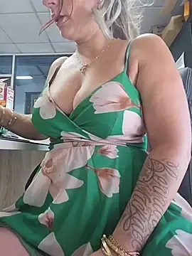 Stripchat Live Porn of Micorazonheolmiangel23