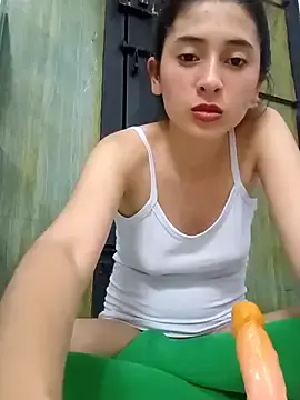 Stripchat Adult Webcam of honeyhotgirl19