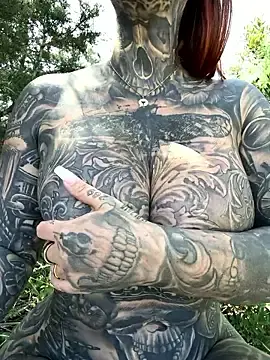 Stripchat Sex Cam of Inked_lorena