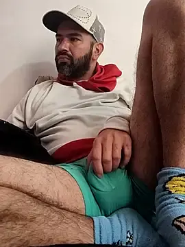 Stripchat Sex Cam of hairyandbigmann