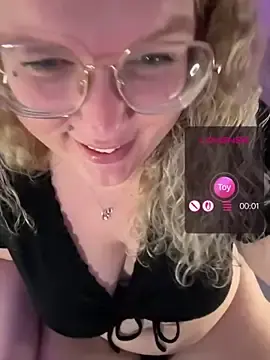 Stripchat Adult Webcam of CurvyAnonymousGirl89