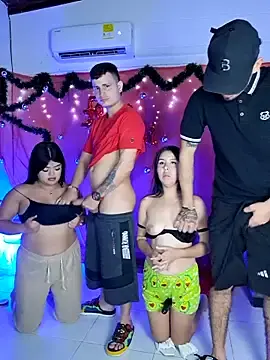 Stripchat Live Sex Cam of royalgirls_x