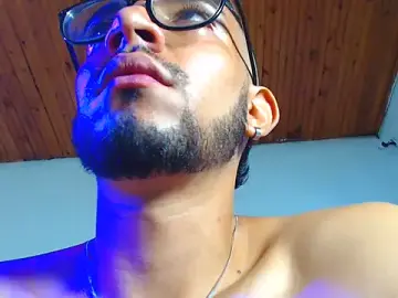 Stripchat Free Porn Cam of DiemMartinez01