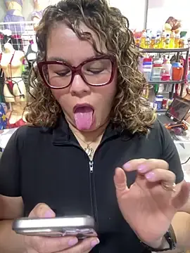 Stripchat Adult Webcams of ROSALIASEXSHOP