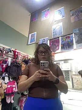 Stripchat Live Sex Cam of ROSALIASEXSHOP