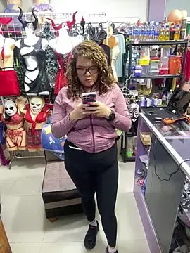 Stripchat Live Sex Cam of ROSALIASEXSHOP