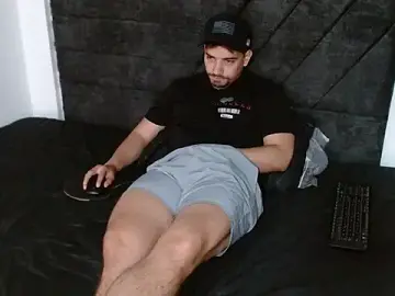 Stripchat Sex Cam of Ian_Daviz