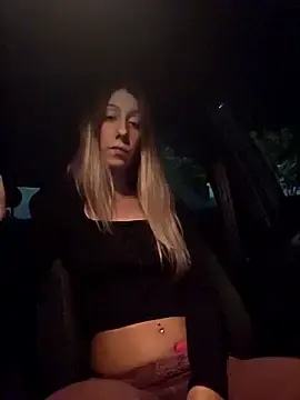 Stripchat Live Sex Cam of PetiteSecrets