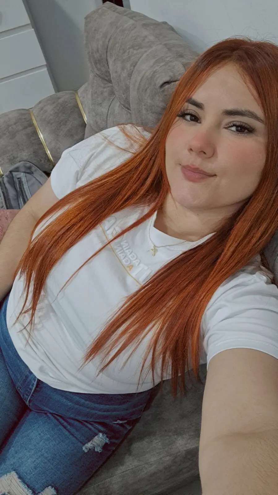 girl_redhead_bigtits
