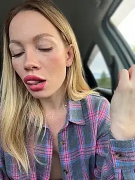 Stripchat Live Sex of LavenderHot