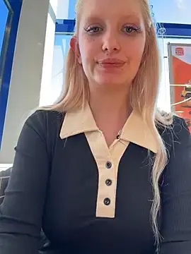 Stripchat Live Sex Cam of Mila_NoRules