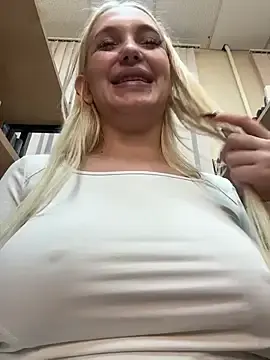 Stripchat Free Live Porn of Milkyy_wway